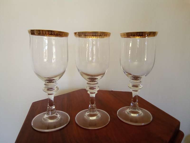 Set of 3 Gilt Rimmed Wine Goblets 17cm tall