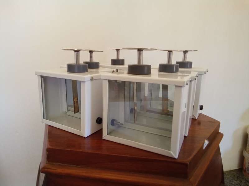 Set of 6 Square Type Gold Leaf Electroscopes (Huge Value!)