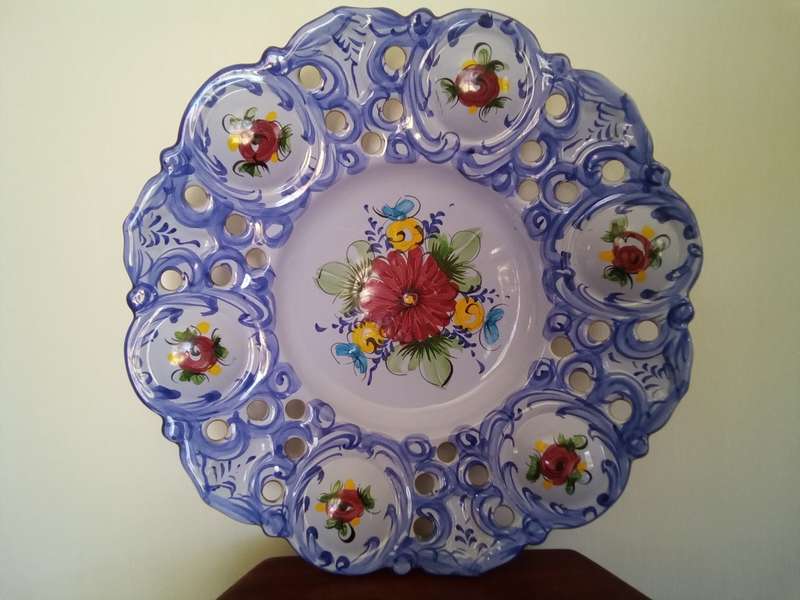 Vintage Vestal Hand Painted Portuguese Piercework platter 29cm diameter