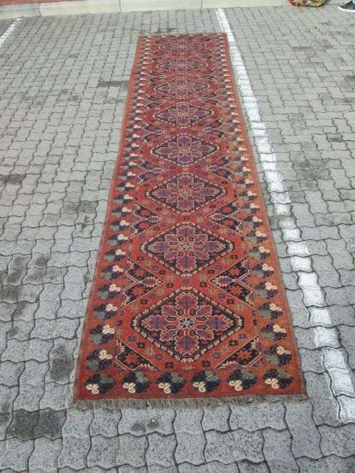 BEAUTIFULL   PERSIAN  kargai  CARPET  SIZE 400 X 95