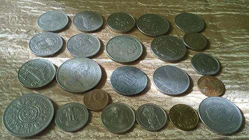 Mixed lot of 23 coins + free token