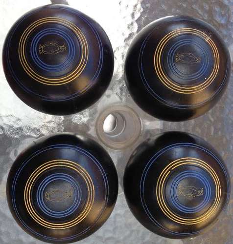 Set of 4 Vintage Henselite lawn bowls balls