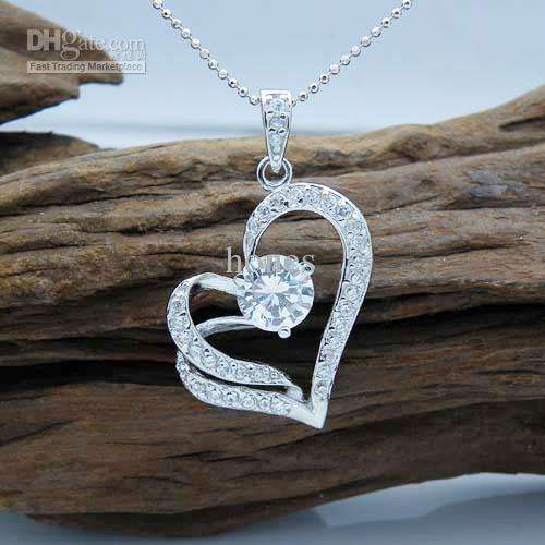 STUNNING!!! BEAUTIFUL PENDANT!! ZIRCON look look look!!