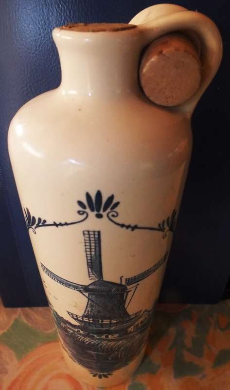 Bols Double Distilled Grain Gin 1979 in a hand painted Delft Blue ceramic bottle Unopened and Full
