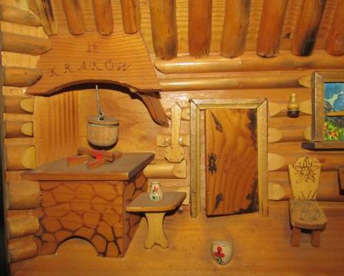 BEAUTIFUL OLD 3D WOODEN DISPLAY OF OLD KRAKOW VILLAGE DWELLING'S INSIDE