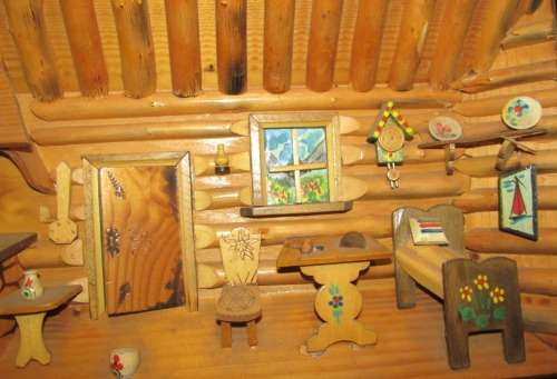 BEAUTIFUL OLD 3D WOODEN DISPLAY OF OLD KRAKOW VILLAGE DWELLING'S INSIDE