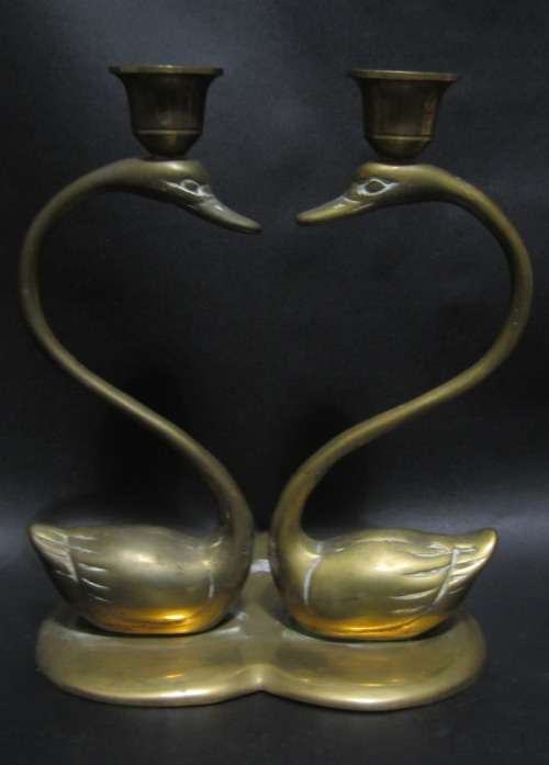 BEAUTIFUL TWO BRASS SWANS ON A BRASS STAND - FOR LIGHTING 2 CANDLES CREATING THE PERFRCT AMBIENCE