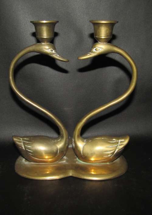 BEAUTIFUL TWO BRASS SWANS ON A BRASS STAND - FOR LIGHTING 2 CANDLES CREATING THE PERFRCT AMBIENCE