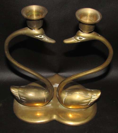 BEAUTIFUL TWO BRASS SWANS ON A BRASS STAND - FOR LIGHTING 2 CANDLES CREATING THE PERFRCT AMBIENCE