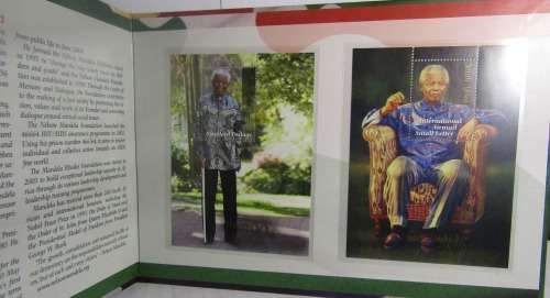 Nelson  Mandela 90th birthday Uncirculated / Mint stamp set booklet - Collectible Memorabilia
