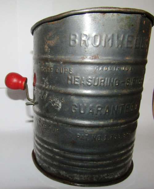 VINTAGE FLOUR SIFT -  SEE PHOTOS - NICE OLD VINTAGE SIFT FROM YESTERYEAR -BROMWELL MADE IN ENGLAND