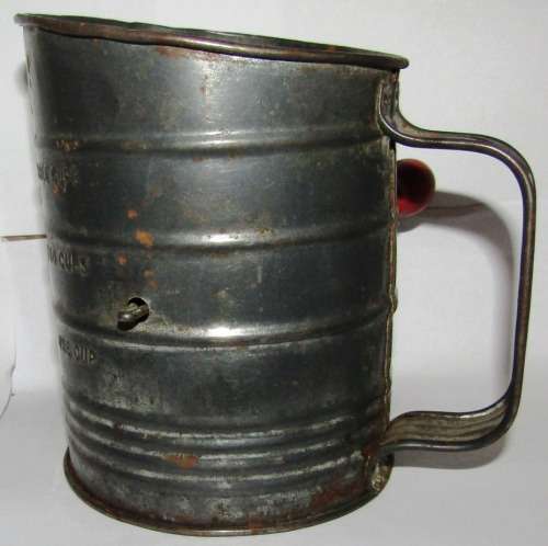 VINTAGE FLOUR SIFT -  SEE PHOTOS - NICE OLD VINTAGE SIFT FROM YESTERYEAR -BROMWELL MADE IN ENGLAND