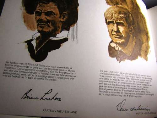 VINTAGE RUGBY BOEK DIE GROOTSTE REEKS SA VERSUS NEW ZEALAND 1970 HARDE BAND MET STOF OMSLAG - SKAARS