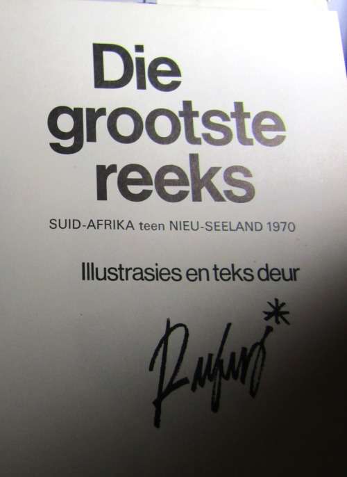 VINTAGE RUGBY BOEK DIE GROOTSTE REEKS SA VERSUS NEW ZEALAND 1970 HARDE BAND MET STOF OMSLAG - SKAARS