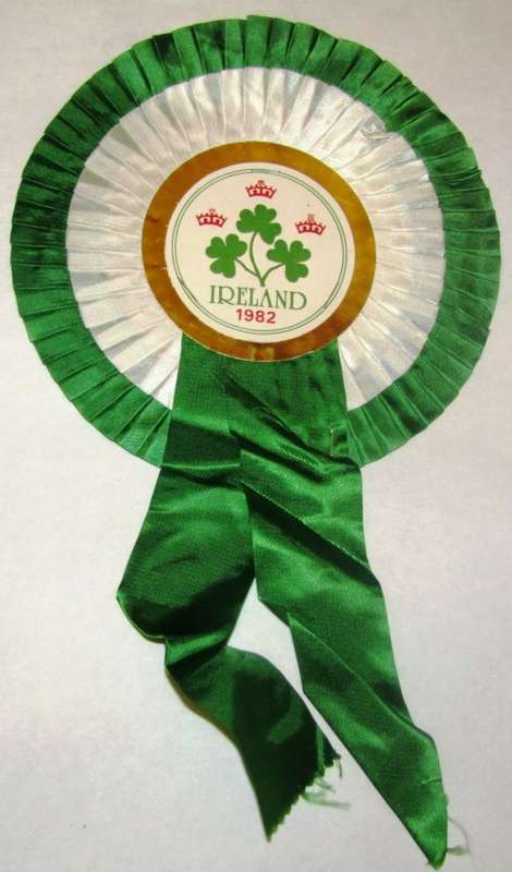 IRELAND ROSETTE DATING FROM 1982 - DIAMETER 21cm