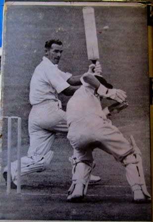 Between Overs - A Memoir of a Cricketing Kiwi - Bert Sutcliffe