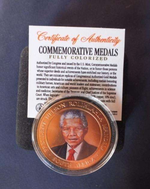 COLOURISED BRASS 1.5 INCH COMMEMORATIVE USA MEDAL OF HONOUR 1998 FOR PRESIDENT MANDELA