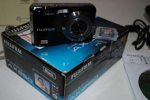 Fujifilm Finepix AX250 14 Megapixel Digital Camera with 8GB SD Card - New Demo Unit