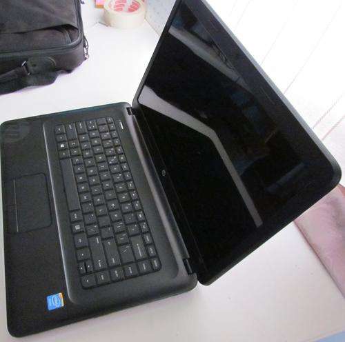 HP2000 Notebook Laptop 500GB HDD 2GB Memory Adobe photoshop & Illustrator