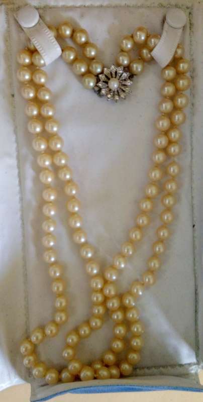 Beautiful necklace in original packaging - Estate Lot