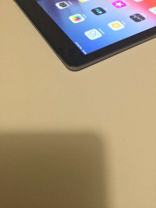iPad Air // 16GB // Space Gray // WiFi & Cellular