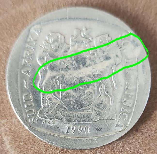 Error R2 minted 1990 Obverse ~ metal flaw