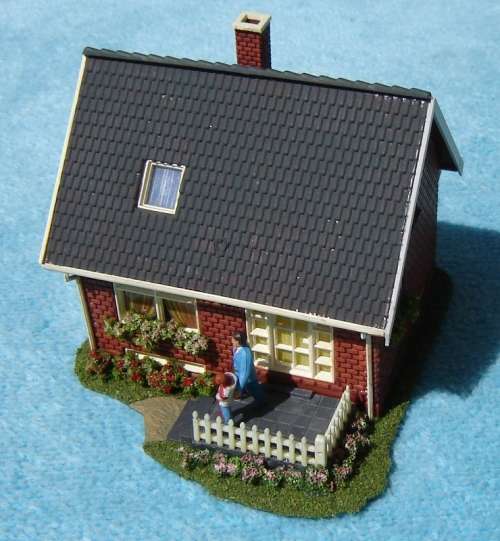 HO Gauge Suburban House