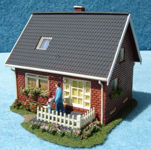 HO Gauge Suburban House