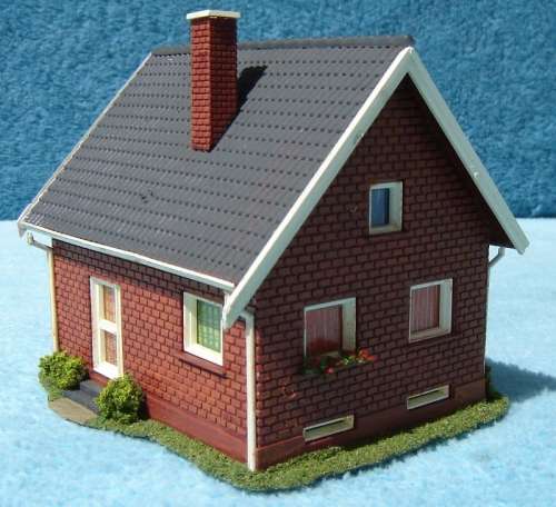 HO Gauge Suburban House