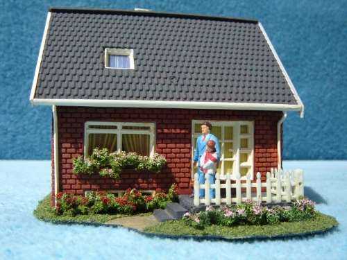 HO Gauge Suburban House