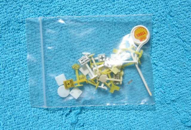 N gauge Signs