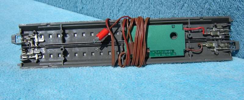Marklin HO gauge C-Track Feeder Track with Overloading and Interfering Suppressor