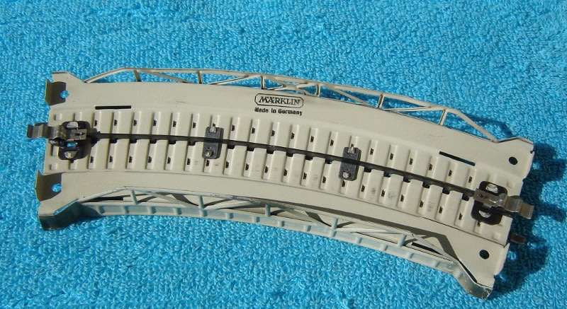 Marklin HO gauge M-Track Curved Approach Section No. 7167