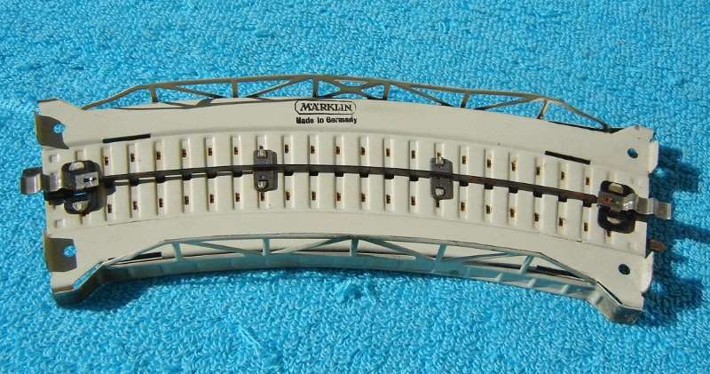 Marklin HO gauge M-Track Curved Approach Section No. 7167