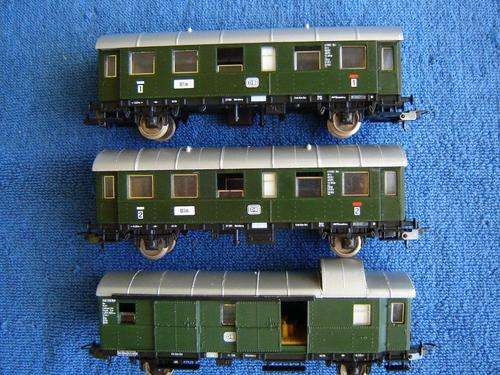 Lima HO gauge old timer passenger coach set