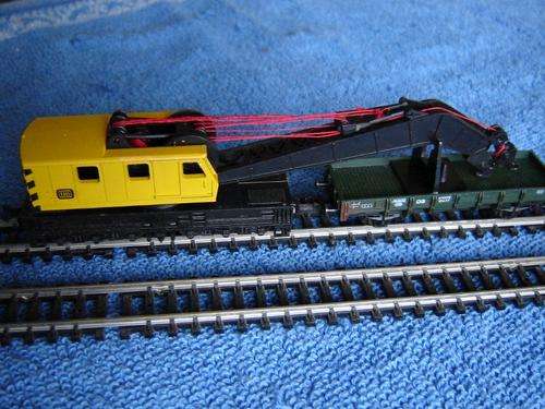 Minitrix N gauge crane with wagon No. 3160