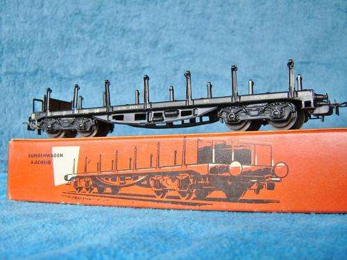 Marklin HO gauge platform truck with stanchions