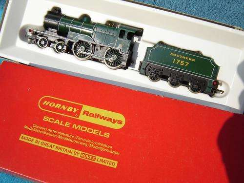 Hornby OO/HO gauge steam locomotive - Southern 1757