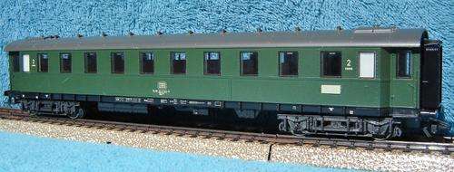 Marklin HO gauge 2nd Class Compartment coach