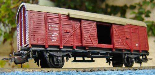 Lima HO gauge Box Wagon with Sliding doors