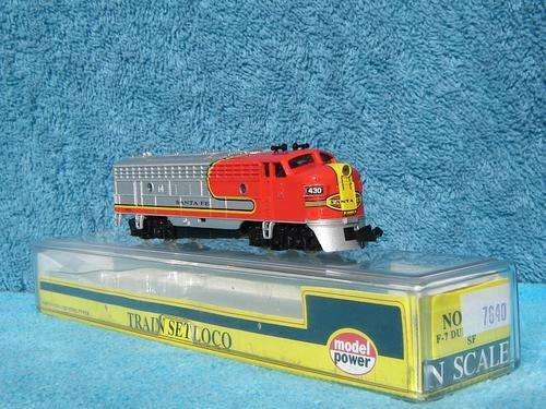 Model Power N gauge Diesel Locomotive - Santa Fe
