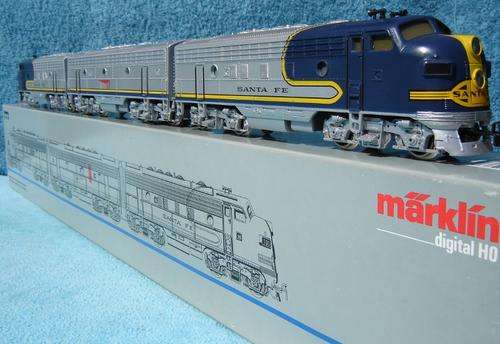 Marklin HO gauge Santa Fe Diesel Locomotive No. 3662 - Digital