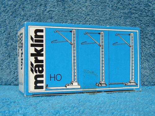 Marklin HO gauge M-Track Catenary Masts with baseplates No. 7009