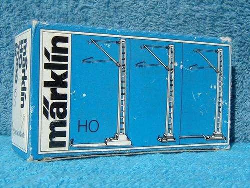 Marklin HO gauge M-Track Catenary Masts with baseplates No. 7009
