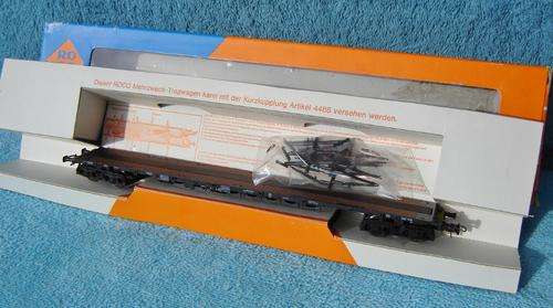 Roco HO gauge Flat Wagon with Stakes No. 4357