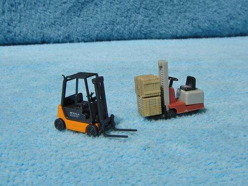 HO gauge Fork Lifts x 2