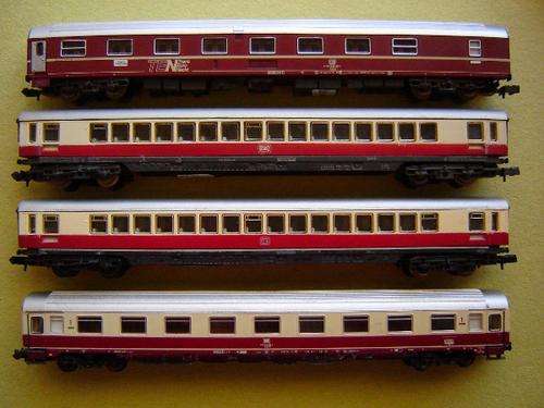 N gauge passenger coach set