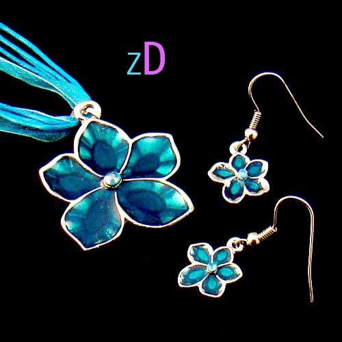 BLUE FLOWER NECKLACE AND EARRINGS SET