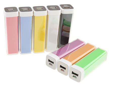 Power Bank UNIVERSAL 2600MAH + CABLES & ADAPTERS