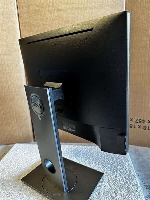 Dell P1917S 19 inch VGA HDMI DisplayPort 1280x1024 Monitor with Stand